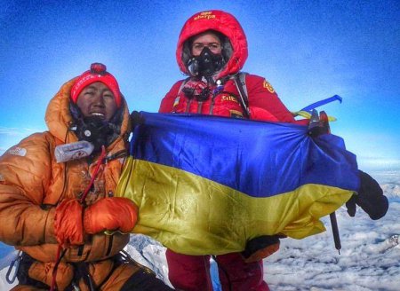 Національний рекорд закарпатки, що першою з українок підкорила Еверест, зафіксували безпосередньо в аеропорту (ВІДЕО)