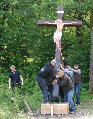У Хусті на Замковій горі, де служив владика Маргітич, встановили пам’ятний хрест (ФОТО)