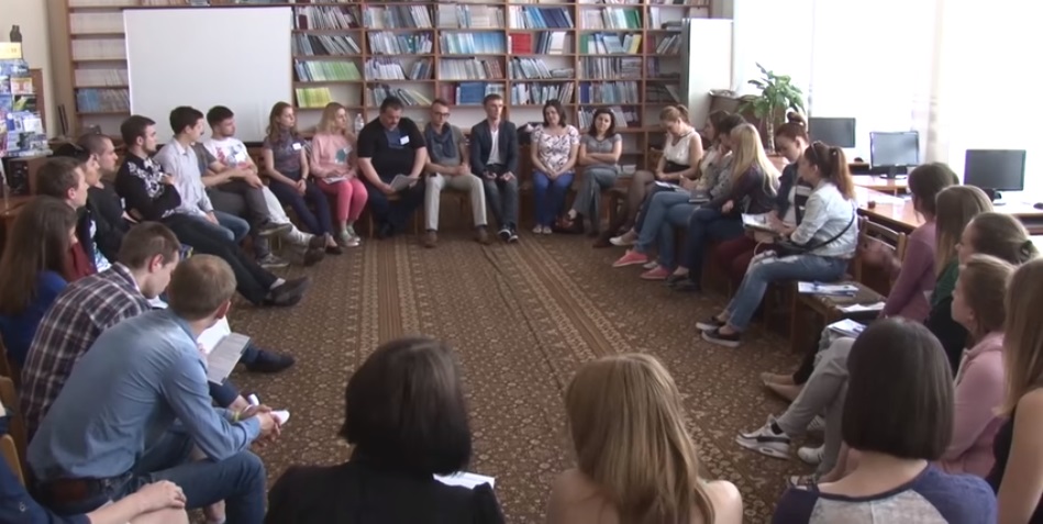 В Ужгороді молодь зі Сходу та Заходу говорила про єдність (ВІДЕО)