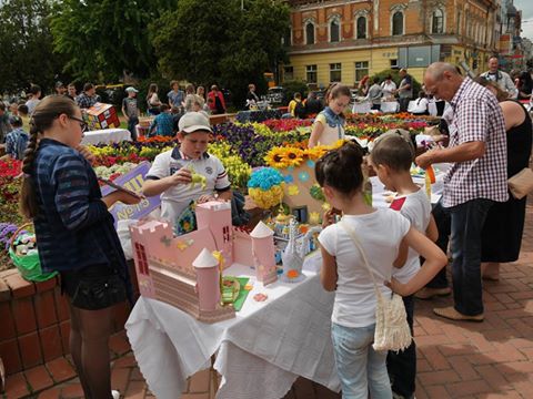 На Петефі в Ужгороді понад півсотні юних техніків презентують свої роботи (ФОТО)