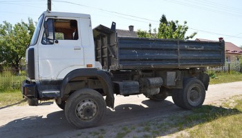 На Ужгородщині затримали вантажівку із "лівим" камінням