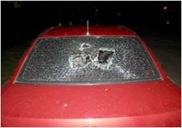 На Закарпатті невідомі побили скло в автомобілі начальника одного з відділів прикордонної служби (ФОТО)