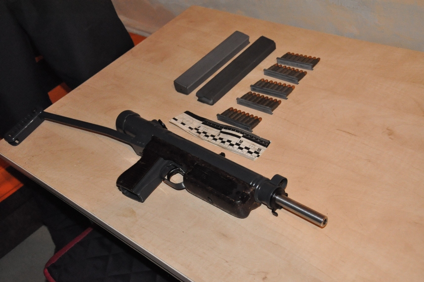 В Ужгороді затримали двох чоловіків із пістолетом-кулеметом, РГД та набоями (ФОТО) 