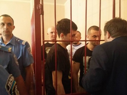 Суд розпочав розгляд справи правосекторівців щодо стрілянини у Мукачеві (ФОТО)