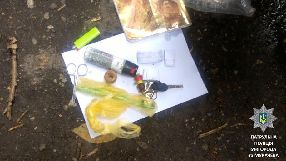 У Мукачеві затримали 20-річного хлопця із марихуаною та насінням конопель (ФОТО)