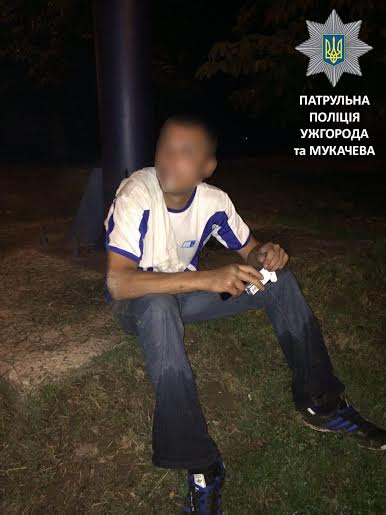 Вночі в Ужгороді п'яний чоловік намагався задушити футболкою молоду дівчину