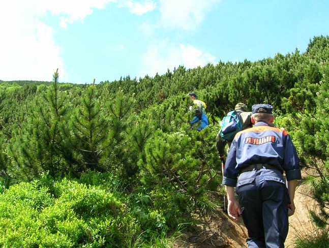 Під час проходження туристичного маршруту в горах на Міжгірщині заблукали четверо туристів