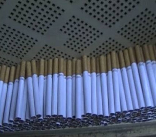 На Закарпатті українець намагався покинути країну з 814 пачками "безакцизних" сигарет у Mitsubishi 