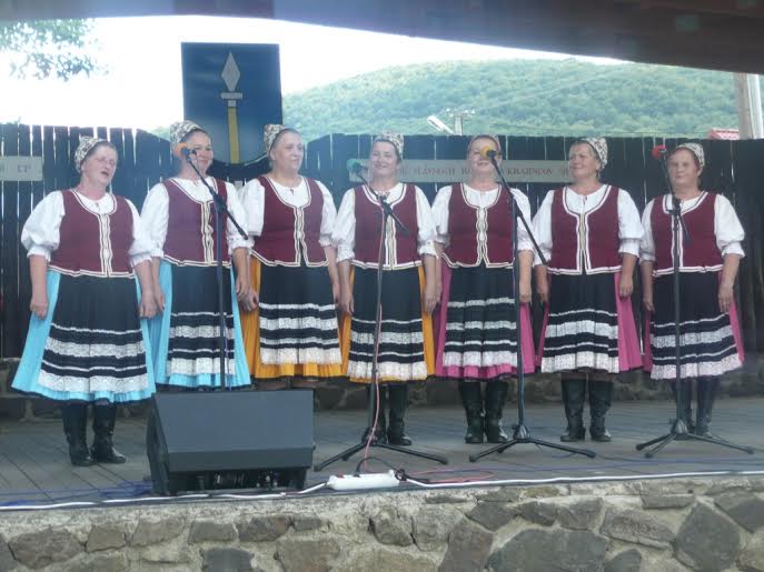 Фольклорно-етнографічний ансамбль "Ужгород" виступив на фестивалі у Словаччині (ФОТО)