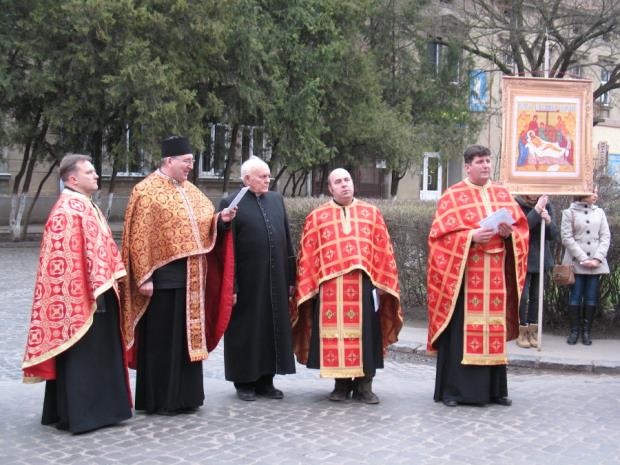У Берегові віряни-українці вимагають від Мілана Шашіка "не сіяти смуту" і повернути їх священика (ДОКУМЕНТ)