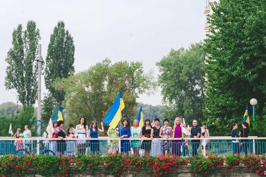 Біля ПАДІЮНу в Ужгороді зацвів "Квітучий міст" (ФОТО)