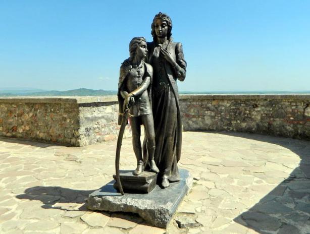Пам'ятник Ілоні Зріні та її синові Ференцу Ракоці II у мукачівському замку Паланок