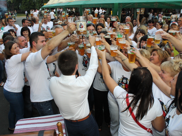 У Мукачеві офіційно урочисто відкрили фестиваль «Варишське пиво» (ФОТО)