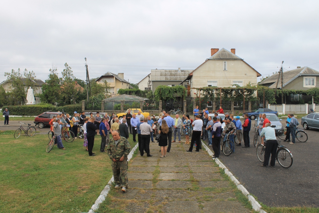 Громада Сасова, що на Виноградівщині, готова домагатися ремонту дороги шляхом її блокування