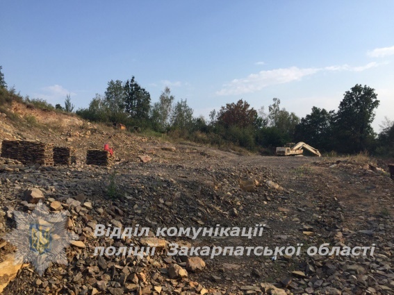 На Ужгородщині неподалік прикордонної застави виявили підпільний кам'яний кар'єр(ФОТО)