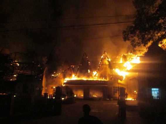 Причиною масштабної пожежі у Belle Royalle в Лісарні на Мукачівщині поліція називає замикання електропроводки (ФОТО)