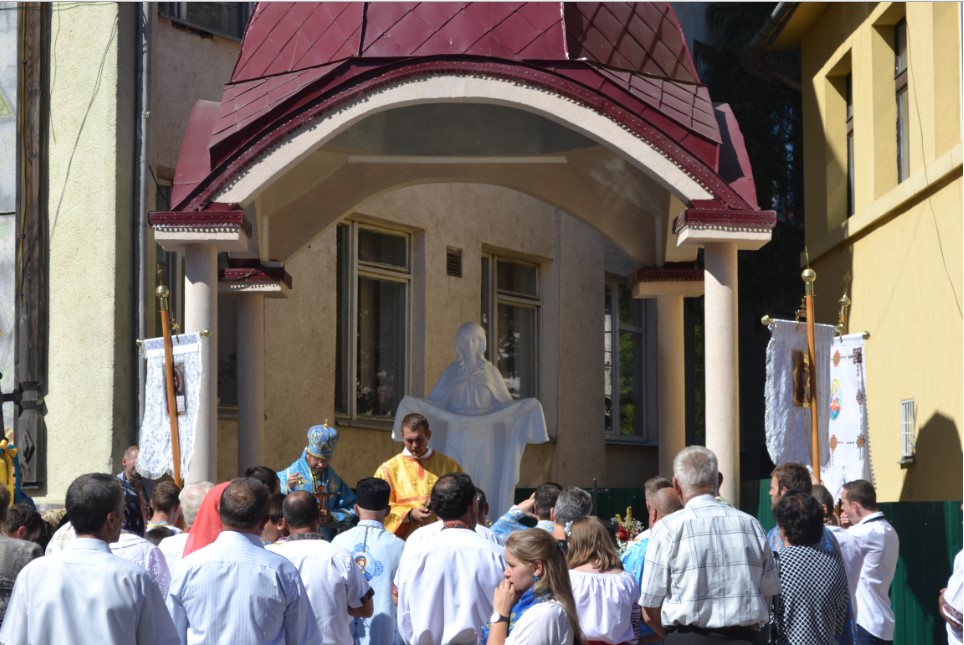 У Рахові освятили статую Божої Матері (ФОТО)