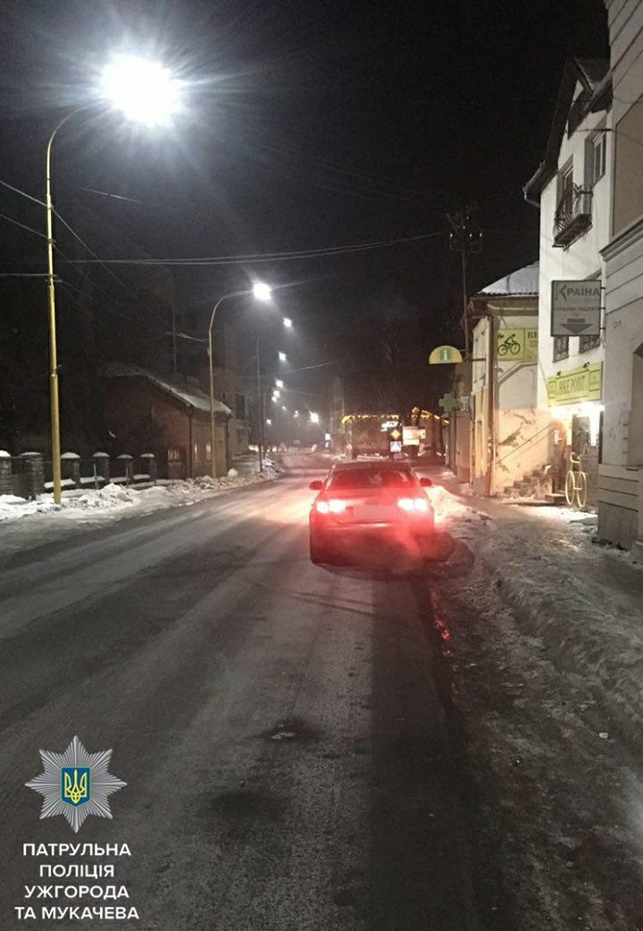 В Ужгороді п'яний водій Ауді А4 без посвідчення тікав від патрульних (ФОТО)