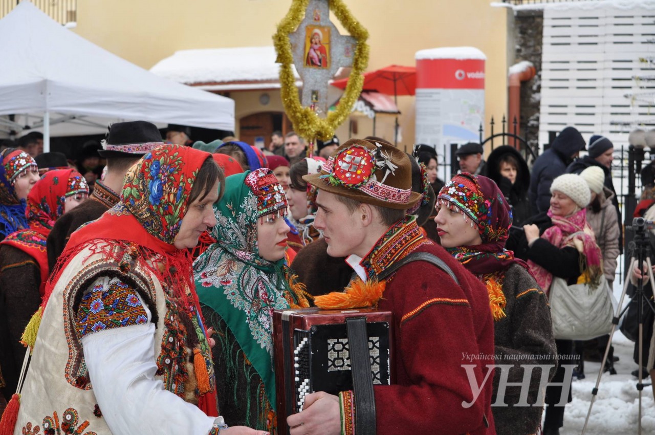 В Ужгороді розпочався фестиваль колядницьких гуртів і вертепів "Нова радість стала" (ФОТО)