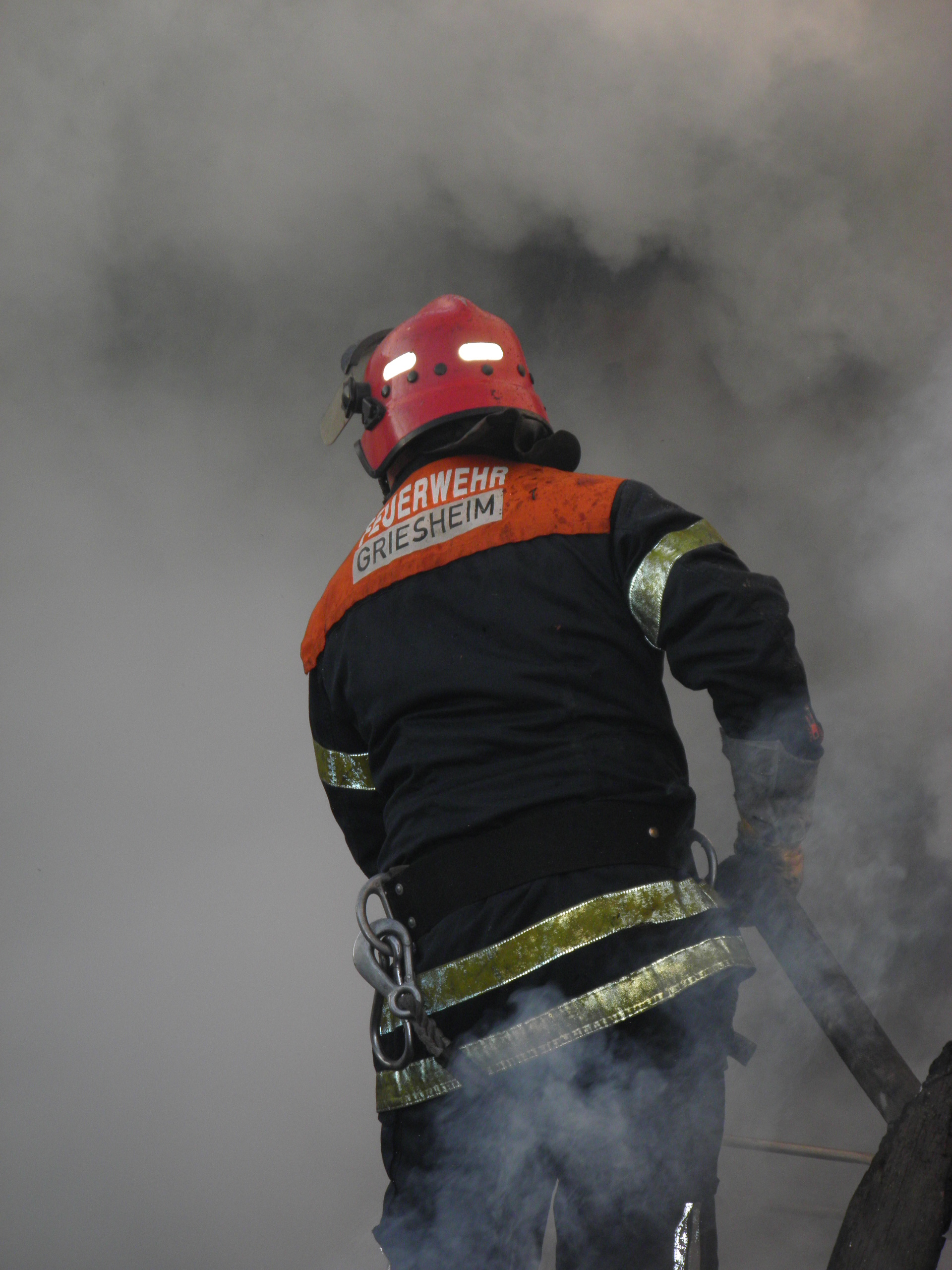 В Ужгороді з палаючої квартири порятували матір зі знерухомленим сином 