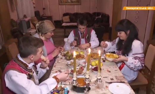 Жителі закарпатського Макарьова розповіли про давні різдвяні традиції (ВІДЕО)