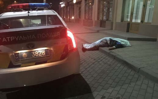 В Ужгороді на вулиці раптово помер 72-річний чоловік (ФОТО)