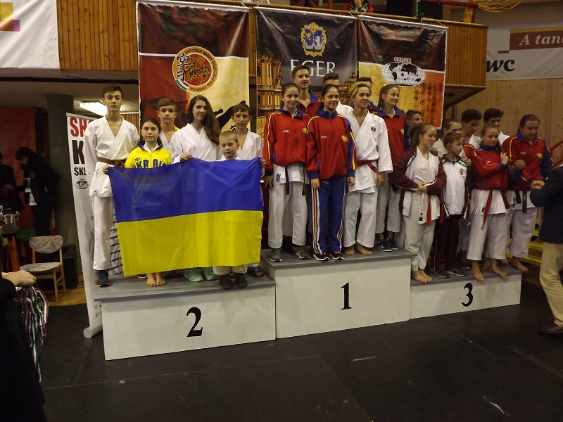 Мукачівці у складі збірної України вибороли "срібло" Чемпіонату світу з Шотокан карате-до в Угорщині (ФОТО)