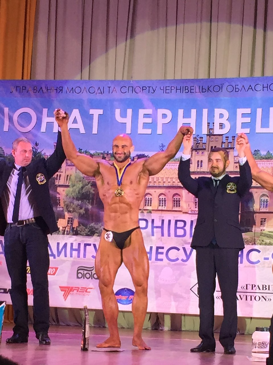 Закарпатець став абсолютним чемпіоном відкритого чемпіонату Буковини з бодібілдингу "Золотий бук" (ФОТО)