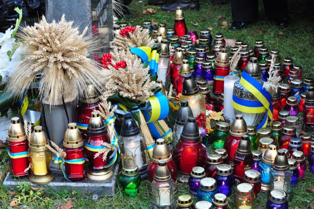 В Ужгороді вшанували памʼять жертв голодоморів в Україні (ФОТО)