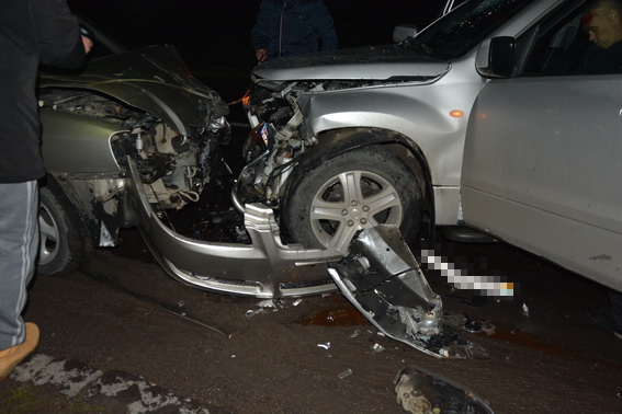 У Мукачеві внаслідок зіткнення Suzuki Grand Vitara та Chery Amulet один чоловік загинув, ще двох доправлено до лікарні (ФОТО)