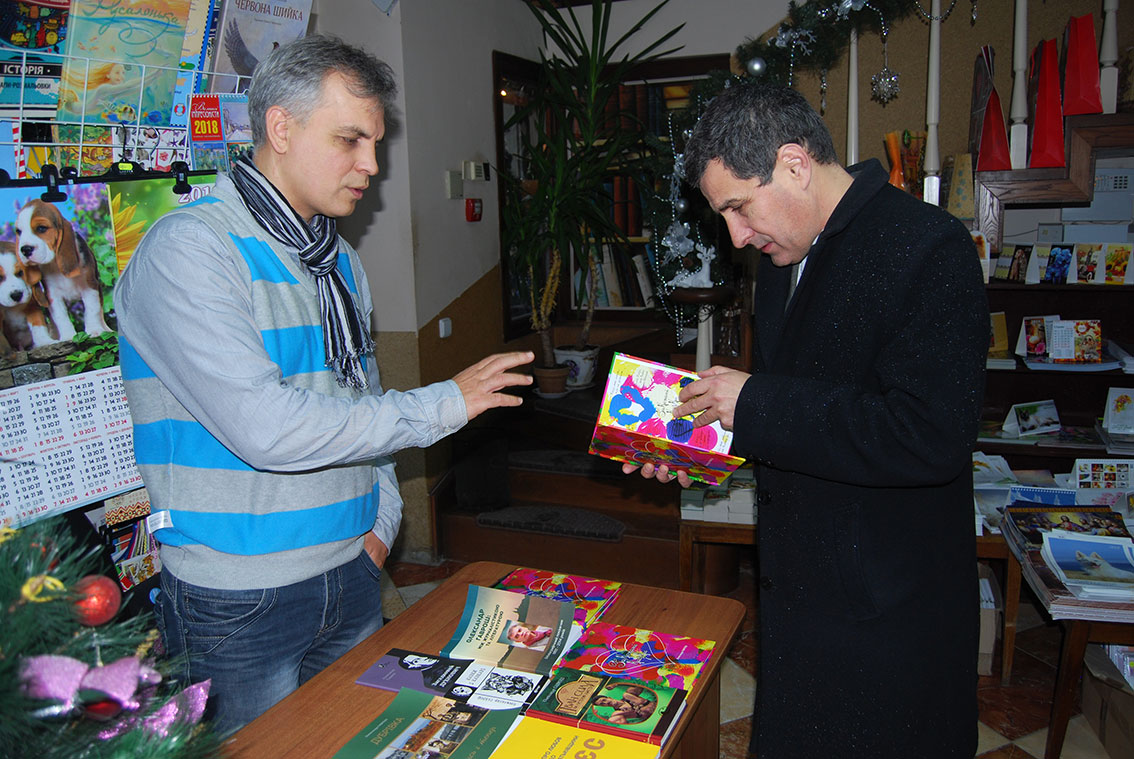 Михайло Басараб вибрав книжки для себе і внука