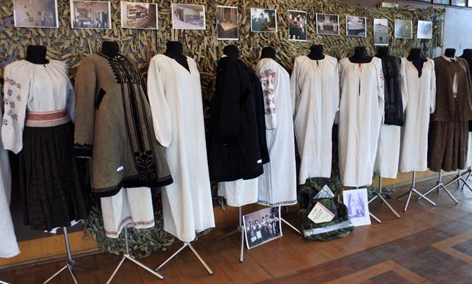 В Іршаві відкриють унікальну виставку старовинного одягу Луганщини "Евакуйована колекція"