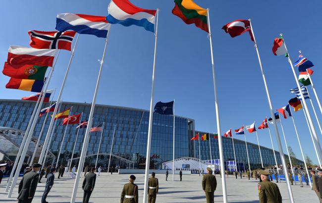 11 країн НАТО висловили протест блокуванню Угорщиною діалогу з Україною