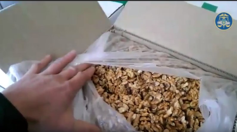 На митниці на Закарпатті вилучили майже 20 тонн волоських горіхів (ВІДЕО)