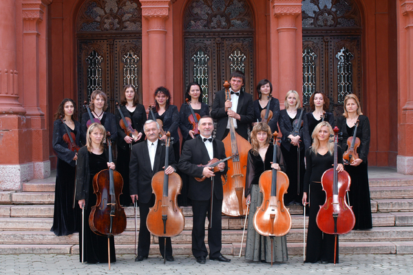 Камерний оркестр Закарпатської обласної філармонії приготував для меломанів програму вишуканої класичної музики