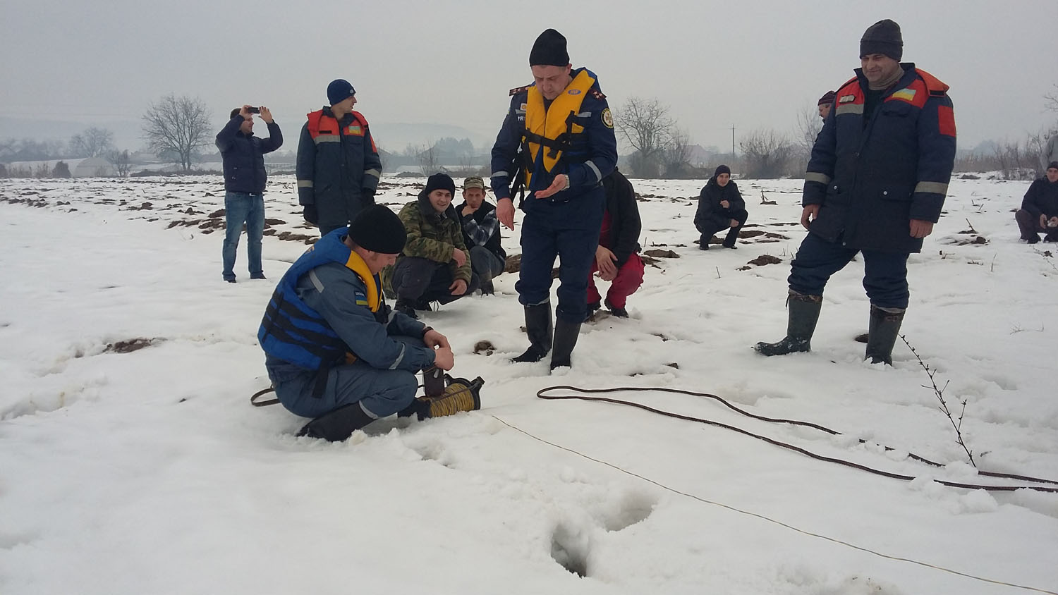 Закарпатські рятувальники оприлюднили відео підриву крижаного затора (ВІДЕО)