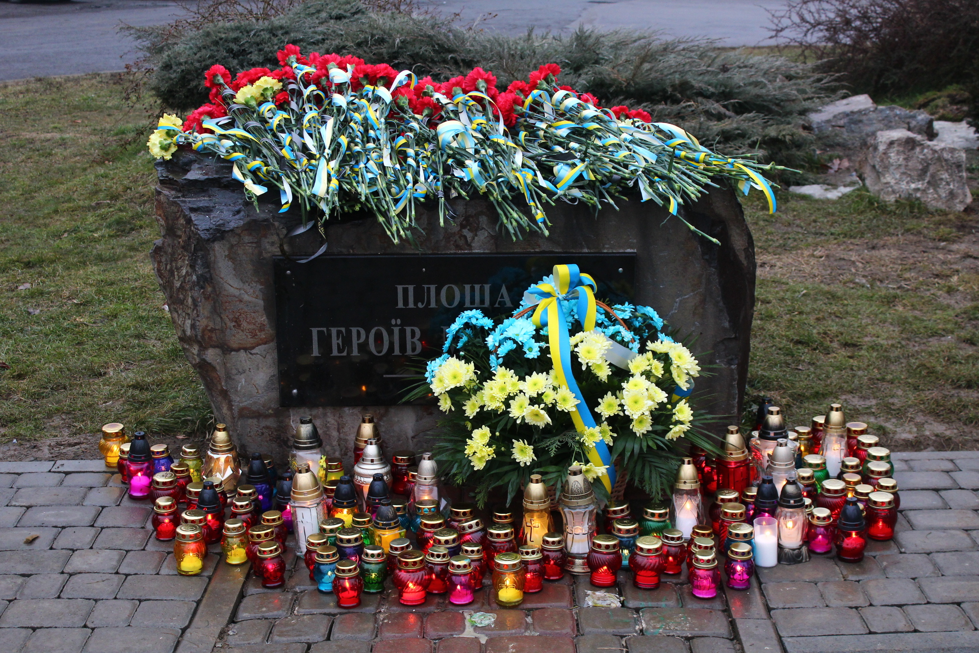 У Мукачеві вшанували пам’ять Героїв Небесної Сотні (ФОТО)