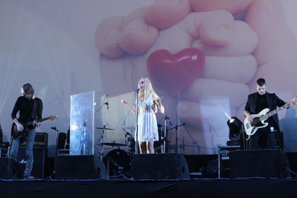 Під час благочинного концерту "Допоможемо дітям разом!" на підтримку дитячої лікарні у Мукачеві зібрали понад 200 тис грн (ФОТО)