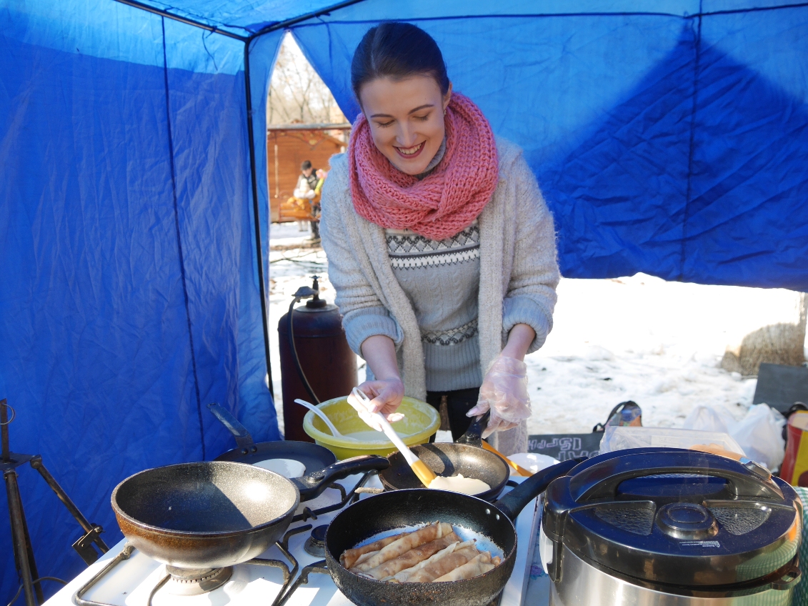 Фестиваль "Ужгородська палачінта" пригощає млинцями та іншими смаколиками (ФОТО)