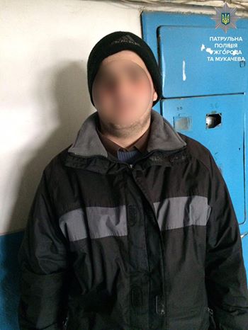 У Мукачеві затримали чоловіка, який намагався проникнути до чужої оселі (ФОТО)