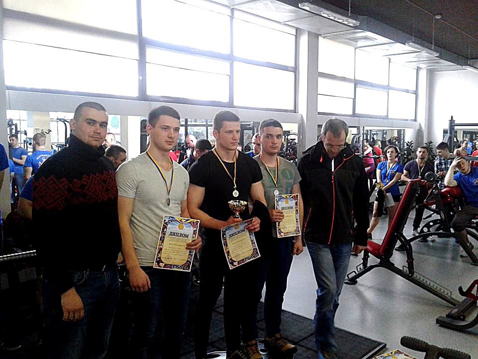 В Ужгороді відбувся чемпіонат міста з пауерліфтингу, присвячений річниці Карпатської України (ФОТО)