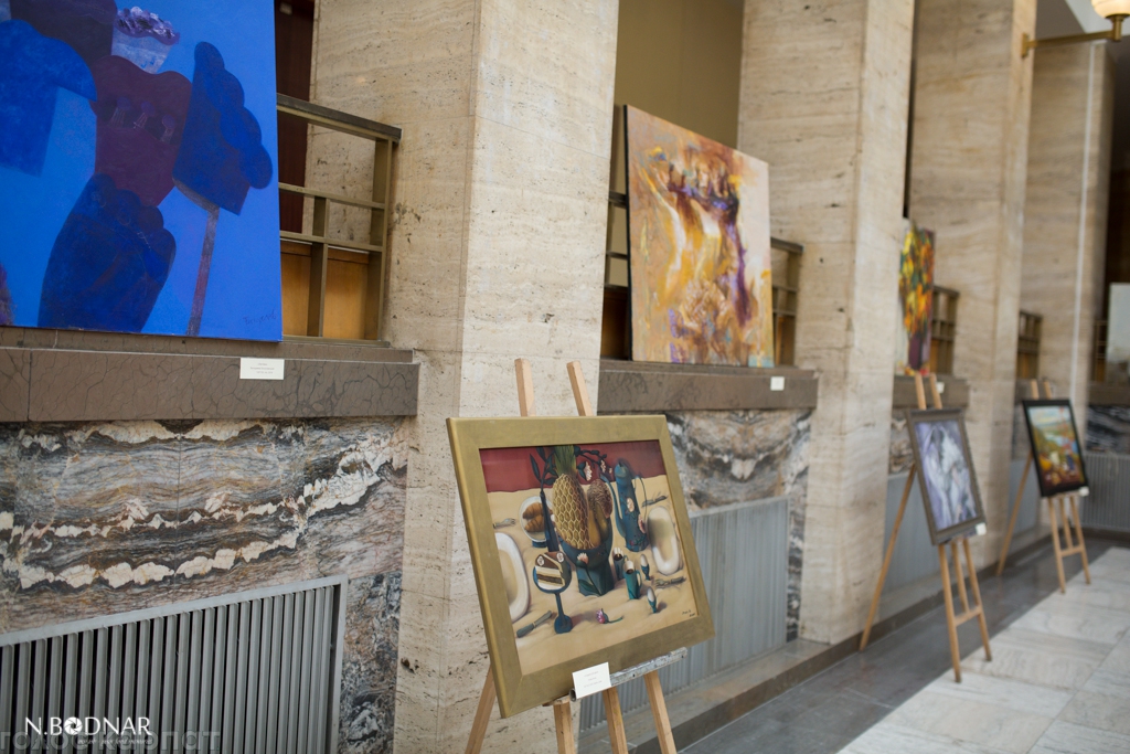 У головній адмінбудівлі Закарпаття можна оглянути "Genesis" від львівських художників (ФОТО)