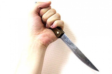 У Мукачеві жінка, захищаючи себе та 7-річну дочку від п'яного екс-чоловіка, двічі вдарила його кухонним ножем