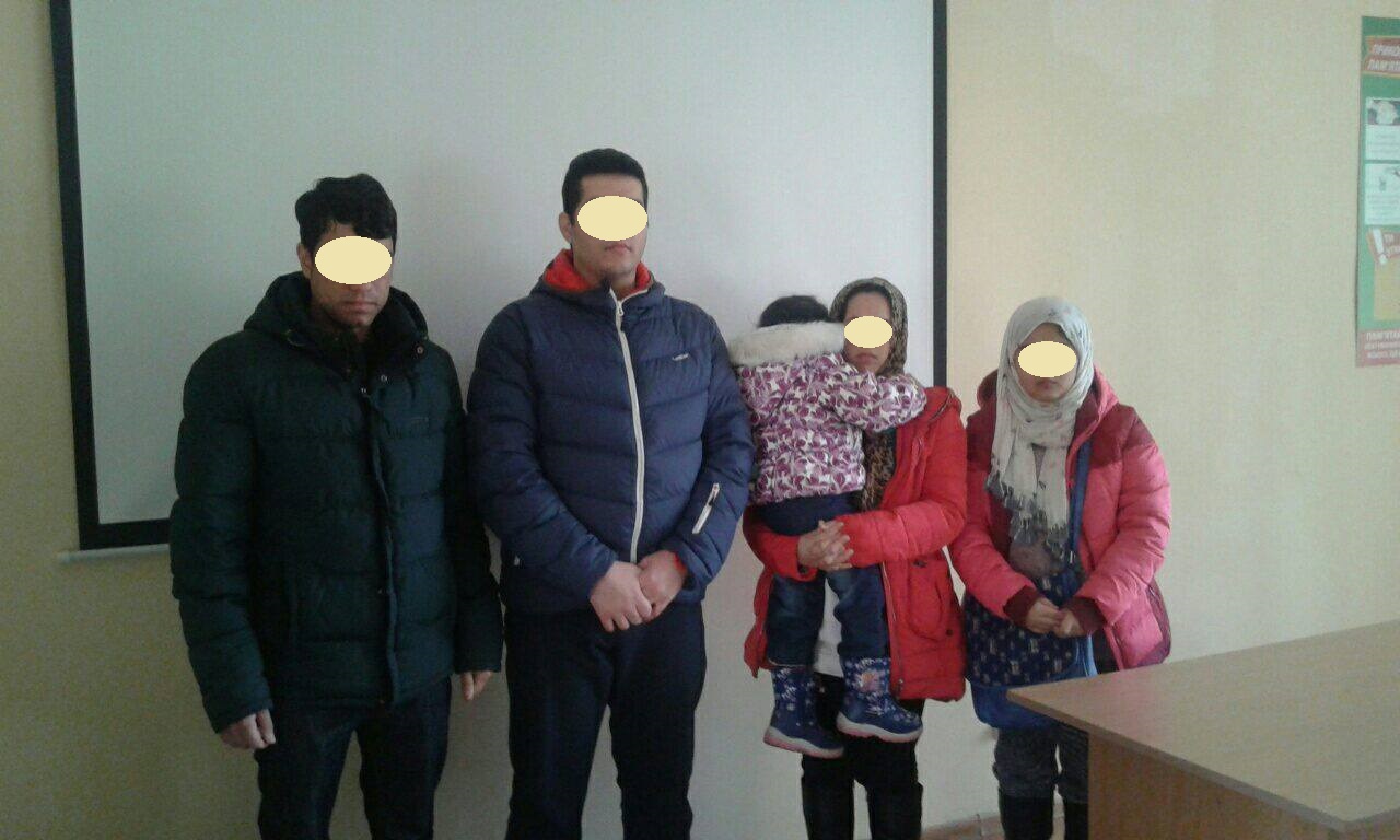 Родину "нелегалів"-афганців із дітьми затримали на Закарпатті (ФОТО)
