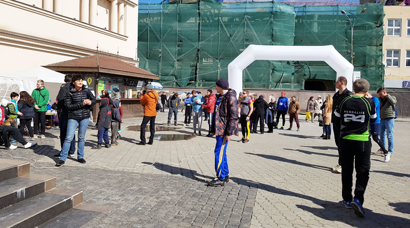 В Ужгороді "благодійно" бігали заради спортмайданчика для особливих дітей
