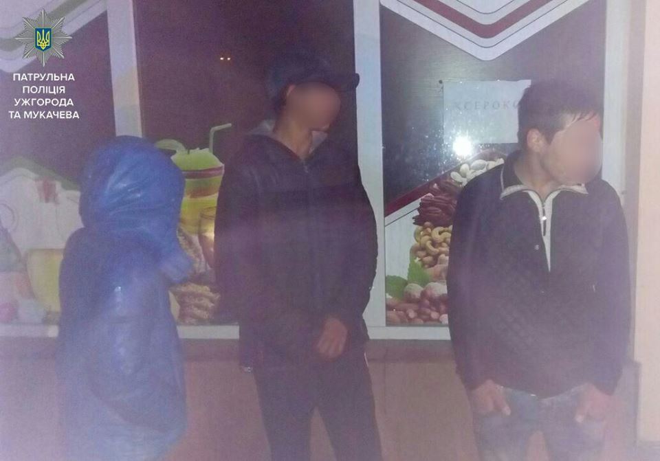В Ужгороді патрульні затримали трійцю грабіжників (ФОТО)