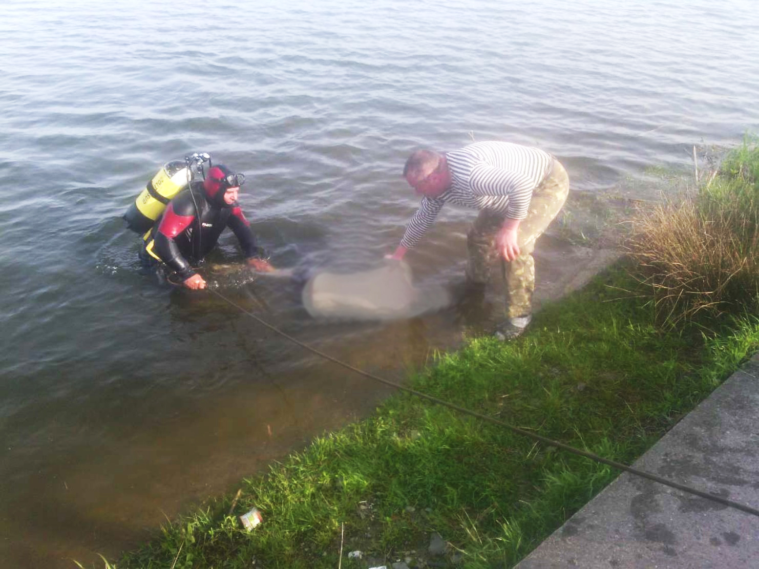 На Тячівщині витягли з озера тіло чоловіка, котрий потонув, вирішивши скупатися