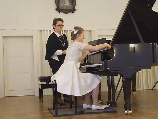 Юна піаністка з Мукачева з успіхом проходить майстер-класи у Варшаві (ФОТО)