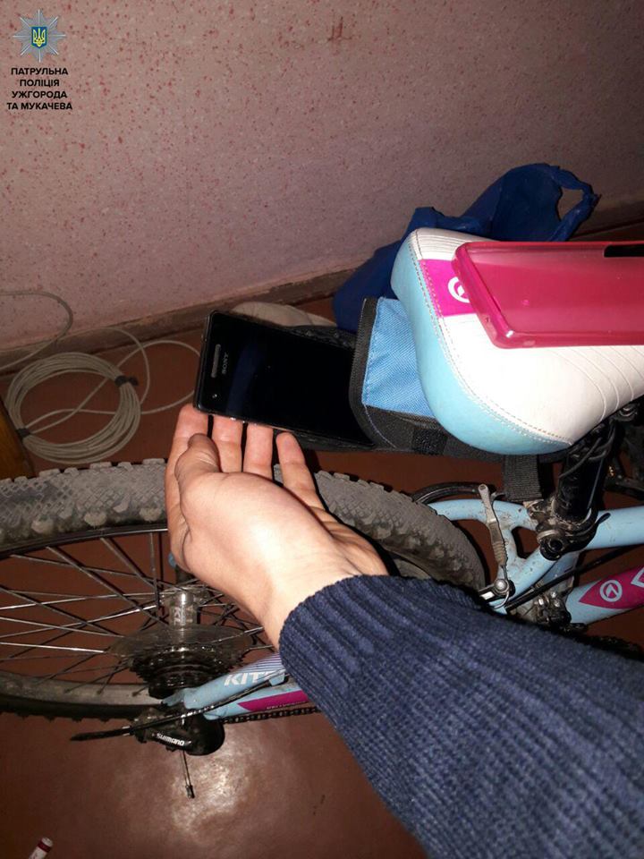 У Мукачеві чоловіка, що вкрав із під'їзду будинку дитячий велосипед, вирахували за мелодією телефона (ФОТО)