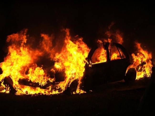 У Мукачеві пожежа понищила Volkswagen Golf